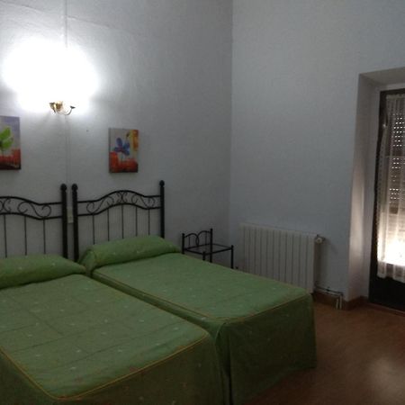 Pension Carretero Caceres Exterior photo